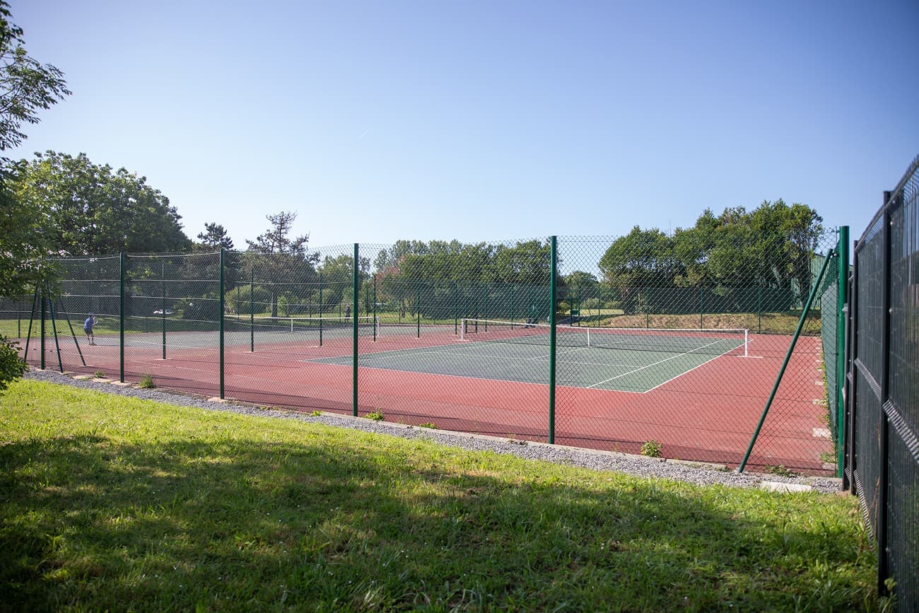 Cours exterieurs du Tennis Club de Saint-Lyphard